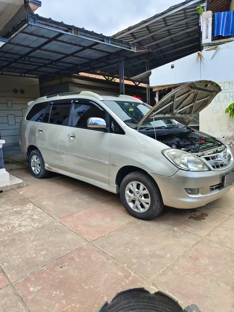 Toyota Kijang Innova 2005 Bensin