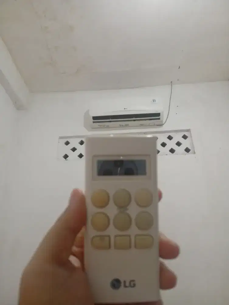 dijual ac LG setengah pk msh gress