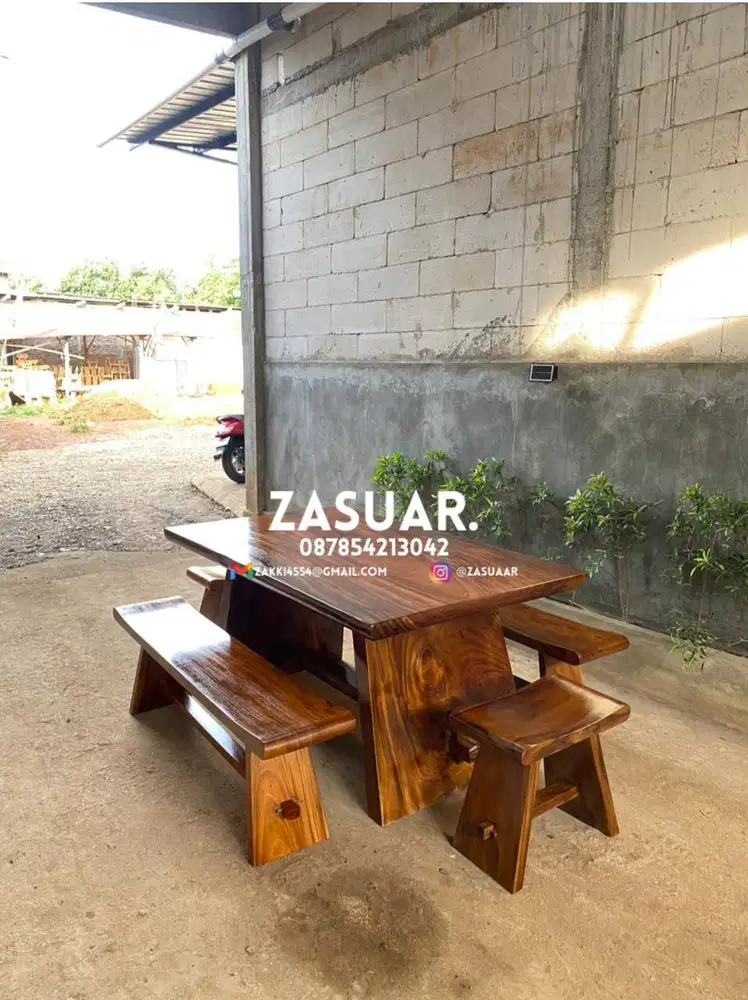 Set meja makan trembesi solid tanpa sambungan 4 bangku