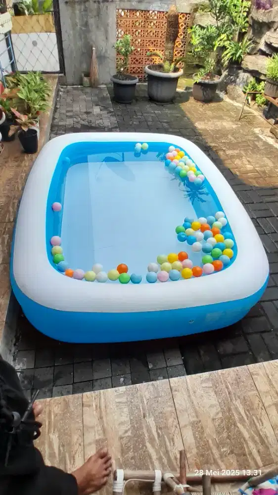 Kolam renang anak kecil - balita