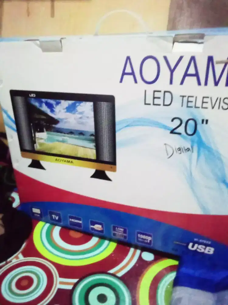 Di juwal tv lcd 20 inci merek AOYAMA