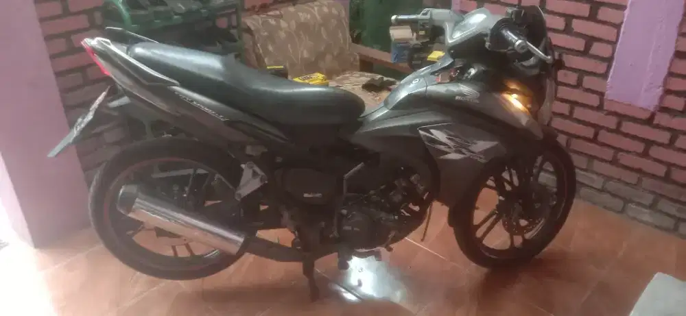 Motor cs1 tahun 2009 lengkap nyala Monggo motor apa adanya  murah