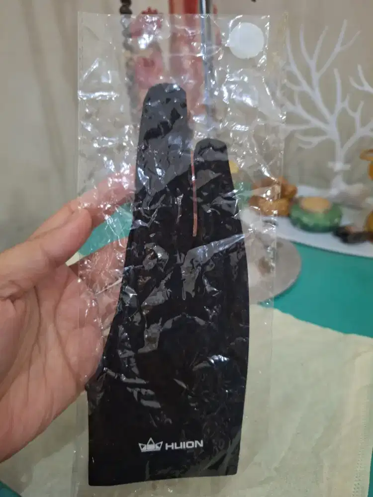 Sarung tangan branded 
Hulon drawing golves 
Limited edition 
Barang t