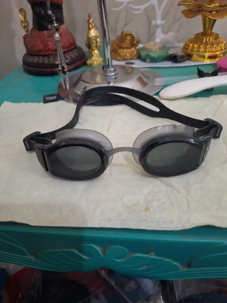 Kacamata branded 
Speedo warna hitam 
Kacamata berenang 
Limited editi