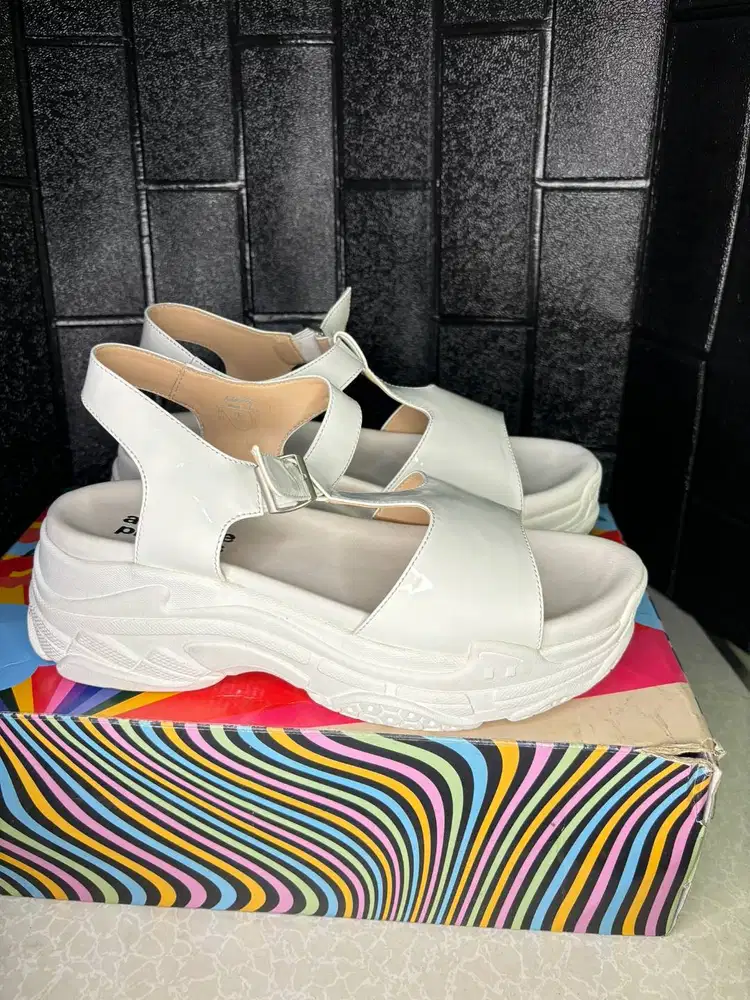 Adorable Project White Frisk Sandals Size 40 Murah Siap Pakai