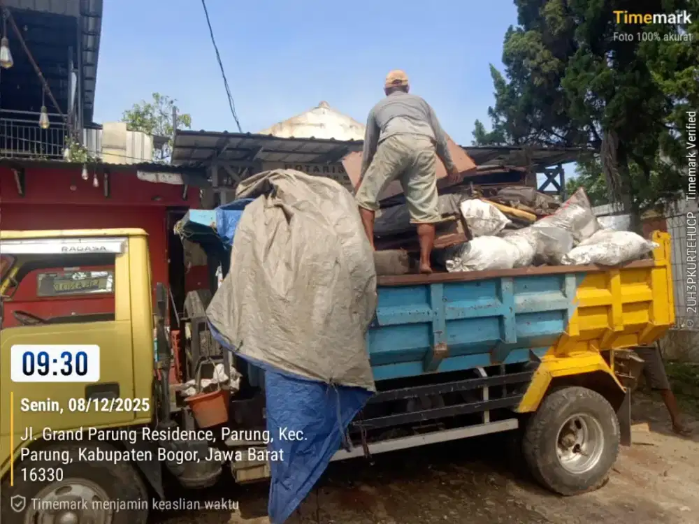 Buang puing / sampah proyek