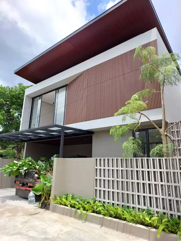 Rumah Baru dengan Kolam Renang di Wedomartani