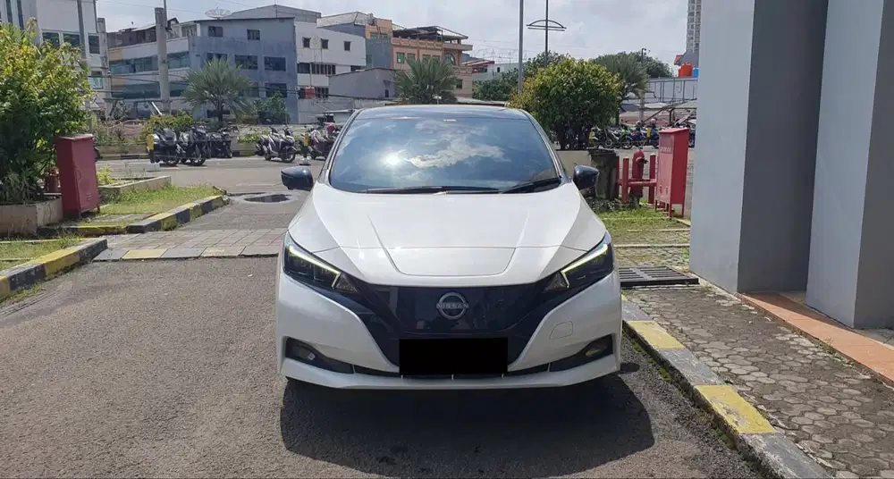 Nissan Leaf EV Electric Two Tone AT Putih Hitam 2024 NIK 2023 Like New