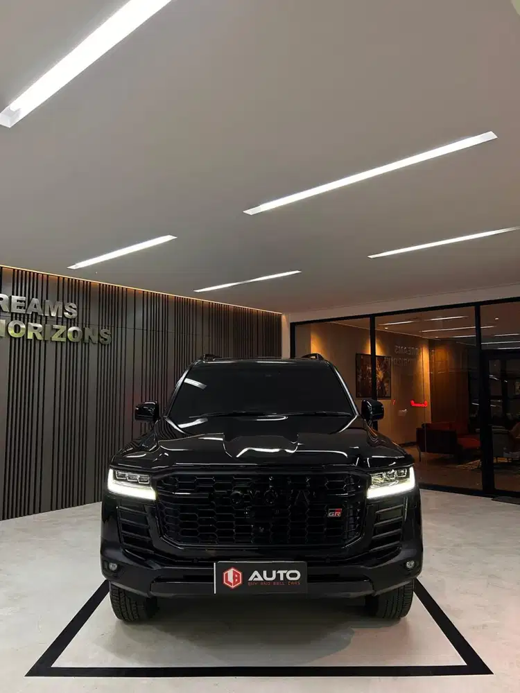 Toyota Land Cruiser LC300 GR 2024 Hitam LC 300 Km13rb D1481HK Nik 2023