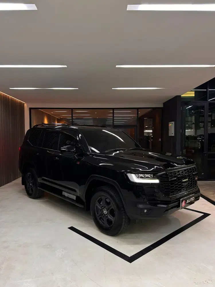 Toyota Land Cruiser LC300 GR 2024 Hitam LC 300 Km13rb D1481HK Nik 2023