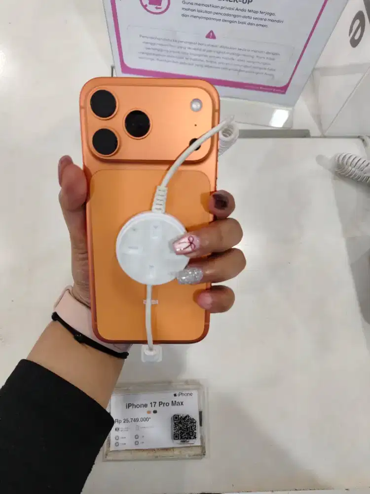 Bisa kredit handphone iphone cukup KTP saja