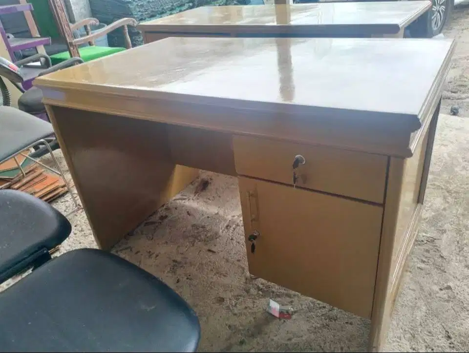 Meja 1 Biro bahan kayu