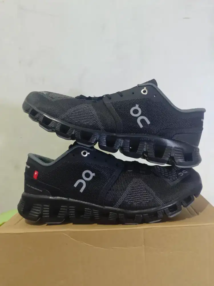 SEPATU ON CLOUD FULL BLACK