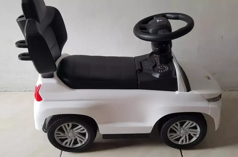 Mobil mainan xpander