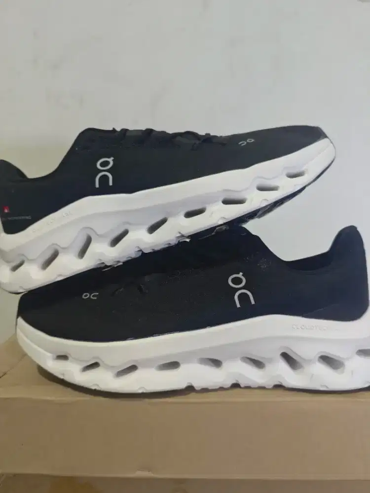 SEPATU CLOUDTILT BLACK