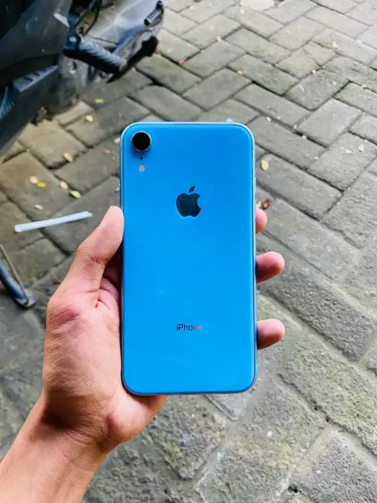 I-Phone xr biru