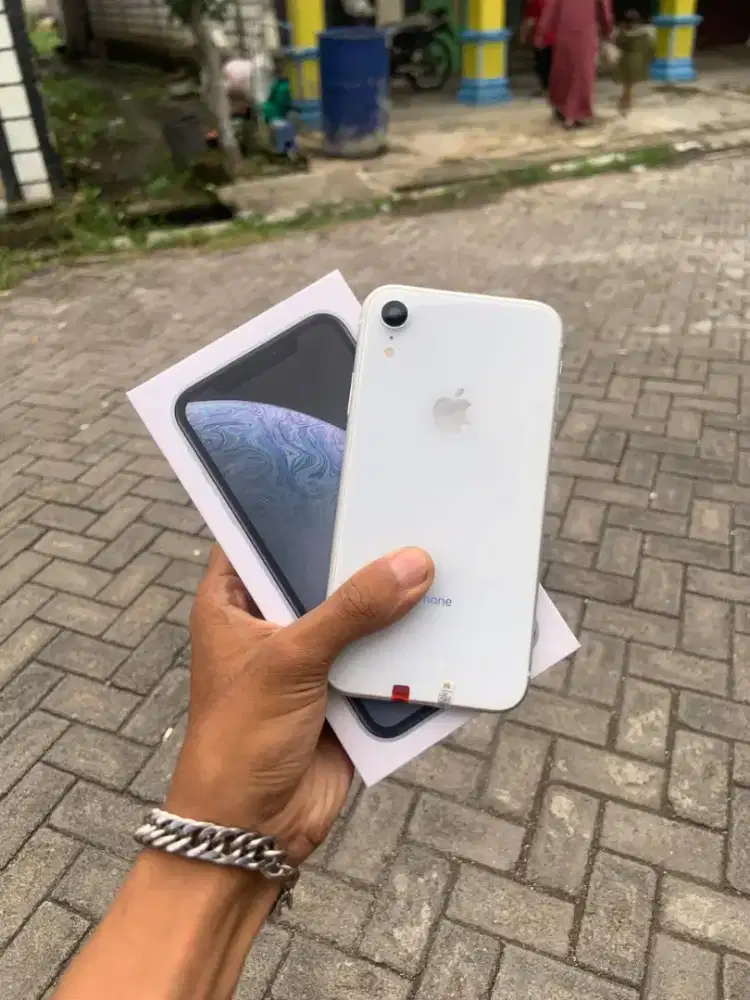 I-Phone xr putih