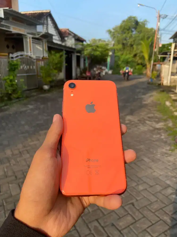 I-Phone xr merah