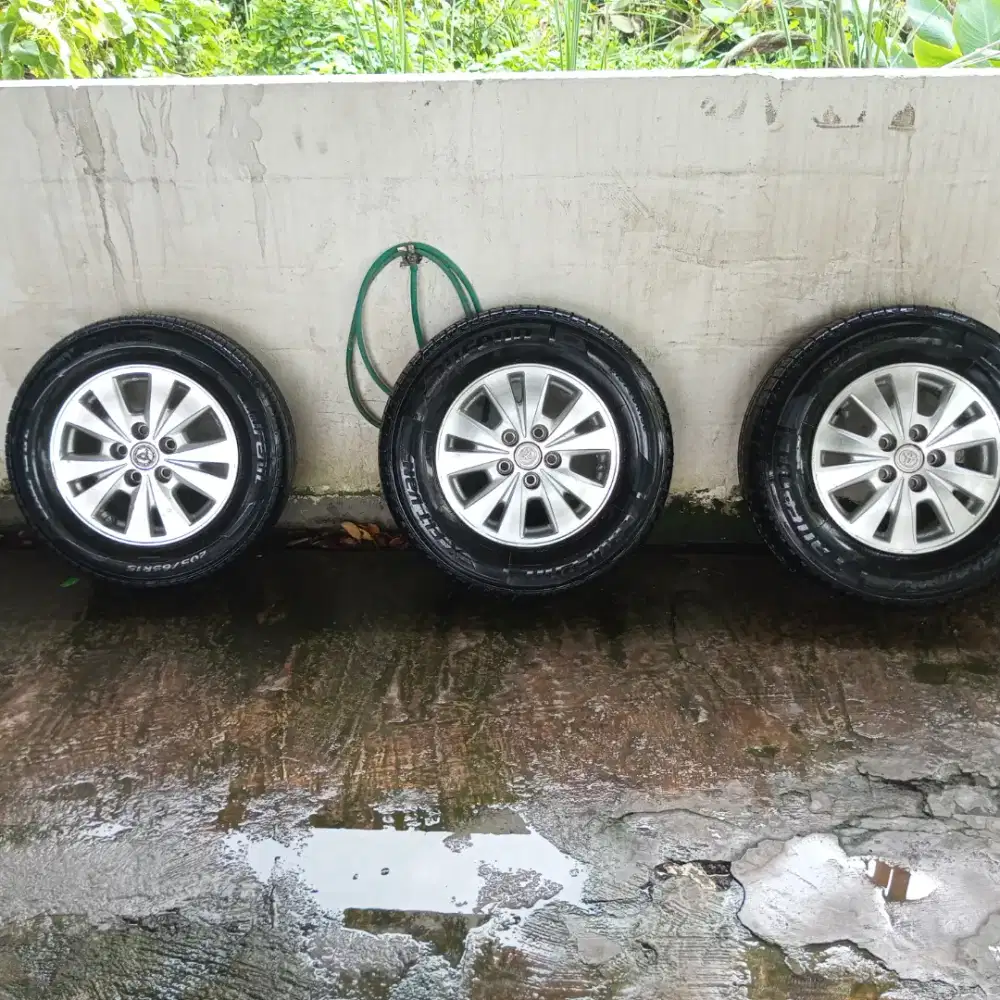 Jual santai 4 pelek ring 15 plus ban,,kondisi normal jos