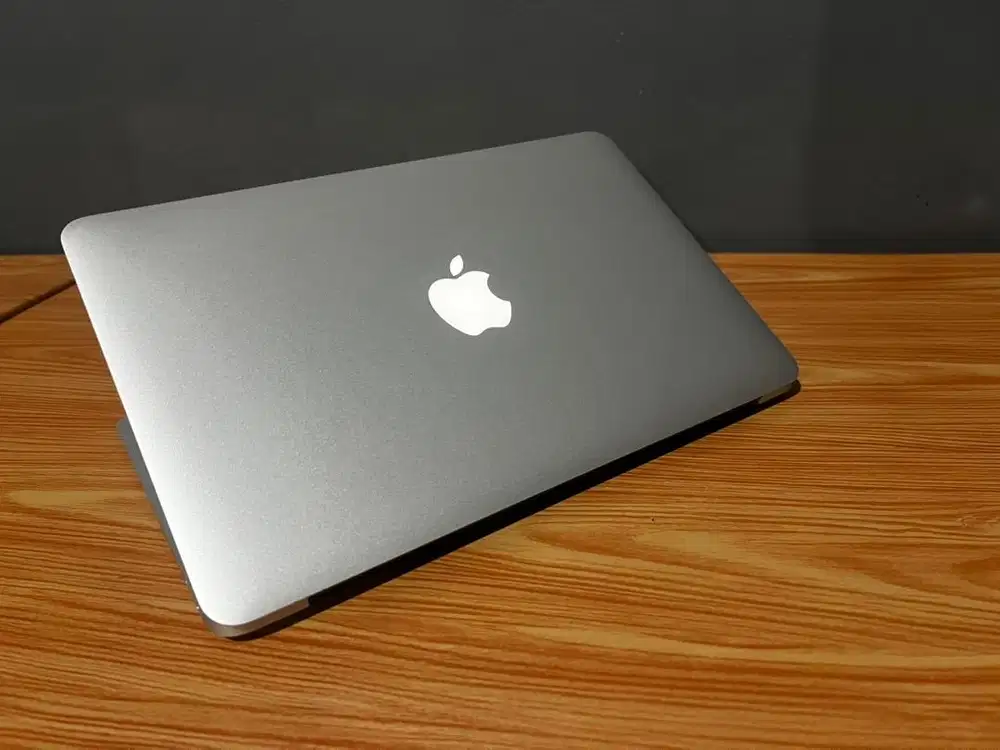 Macbook air kecil mungil mulus