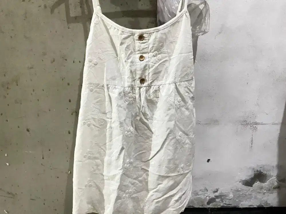 TANKTOP PANTAI PUTIH