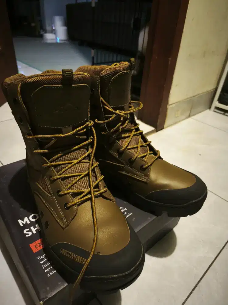 Sepatu gunung salvator eiger