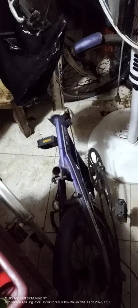 Sepeda Lipat Warna Biru Putih