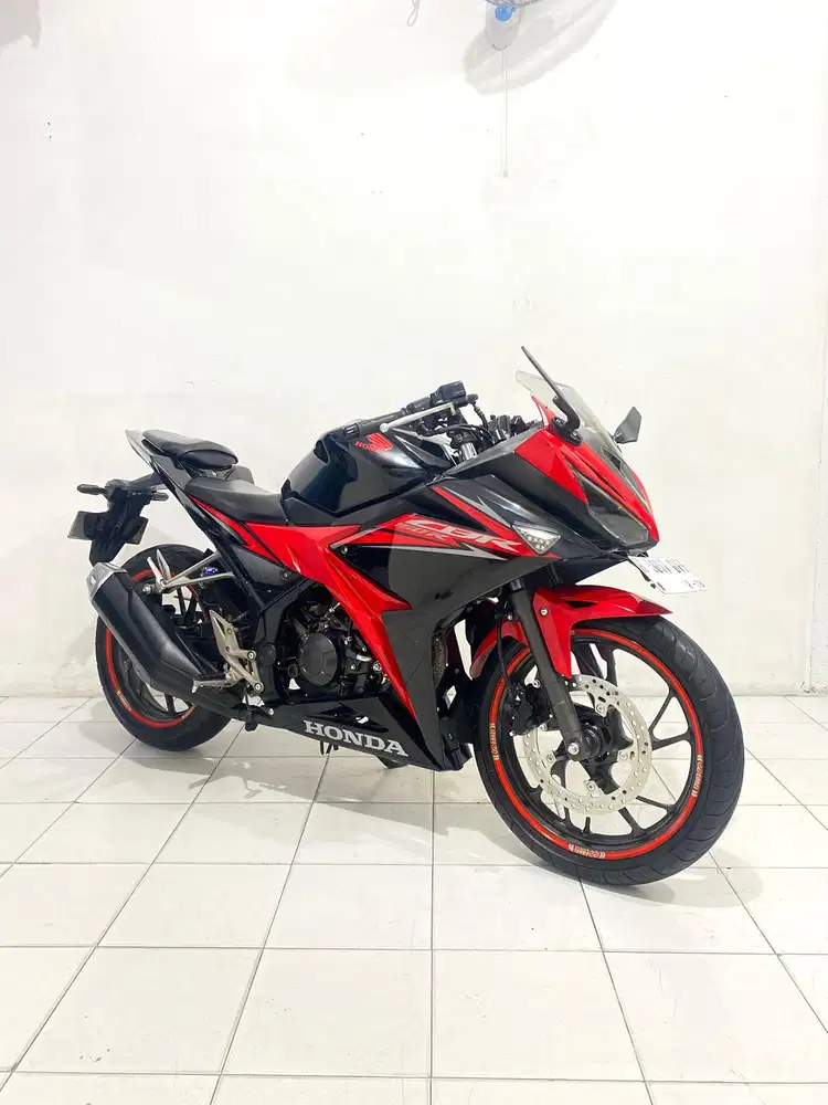 CBR 150 R 2018 merah hitam orisinil