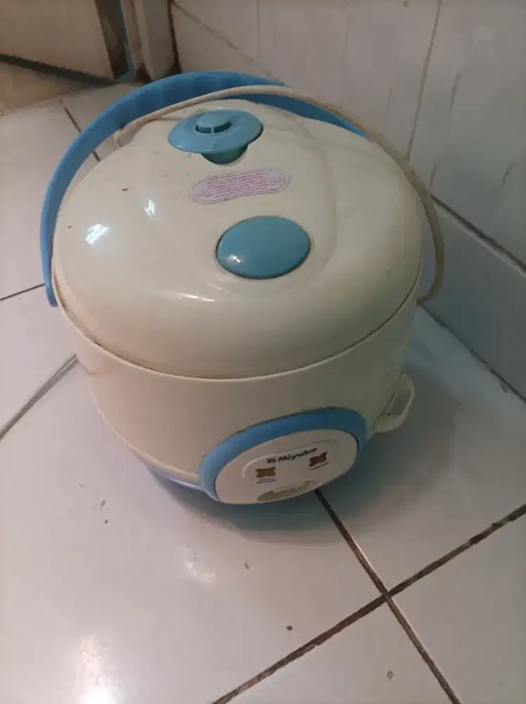 Rice cooker/magicom miyako 0,8 liter