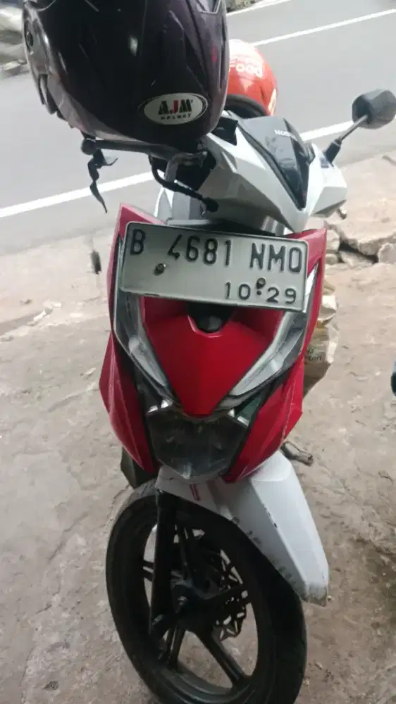 Honda beat warna merah putih tahun 2016