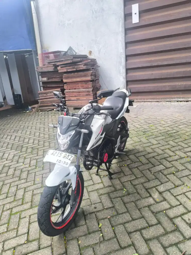 CB 150 R 2015 street fire