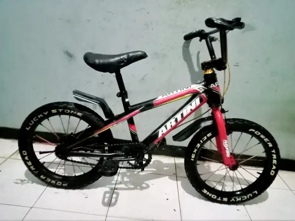 Dijual sepeda BMX merk ARTINI