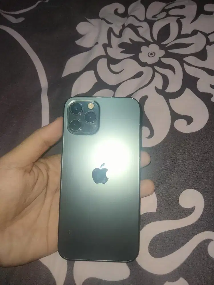iphone 12 pro like new