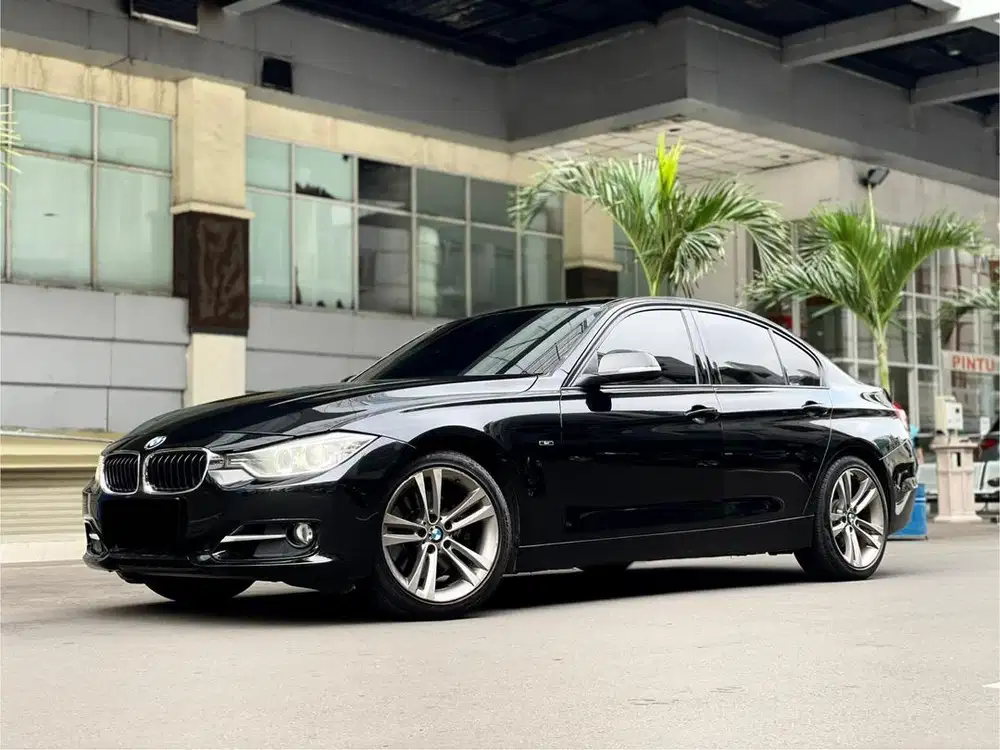 GRAB IT FAST! BMW 328i 2.0 SPORT AT 2014 HITAM