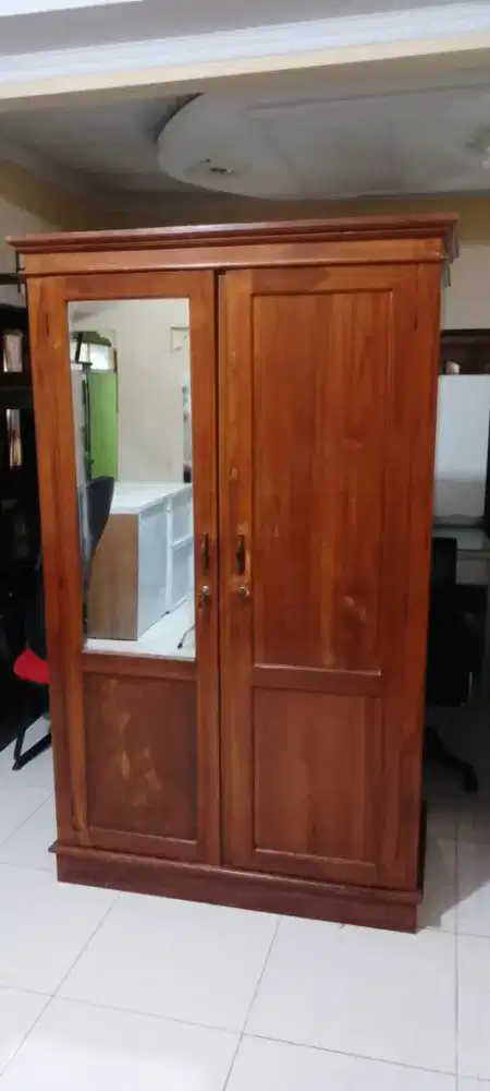 dibeli lemari pakaian bekas anda