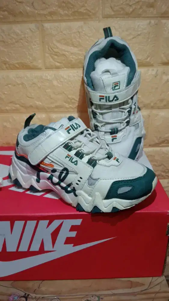 Jual sepatu anak *ila Likenew No Box