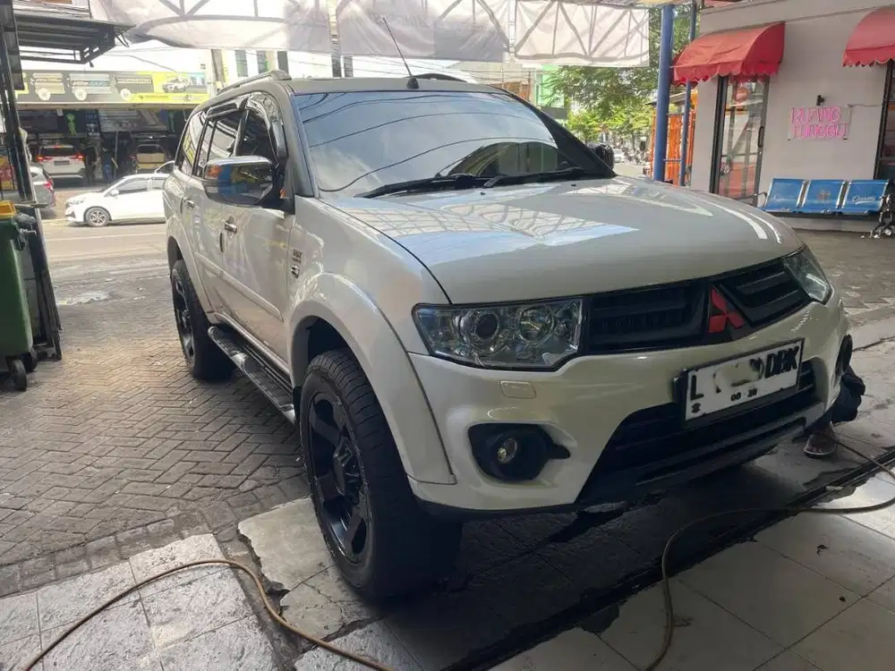PAJERO DAKAR 4X4 ISTIMEWA PRIBADI
