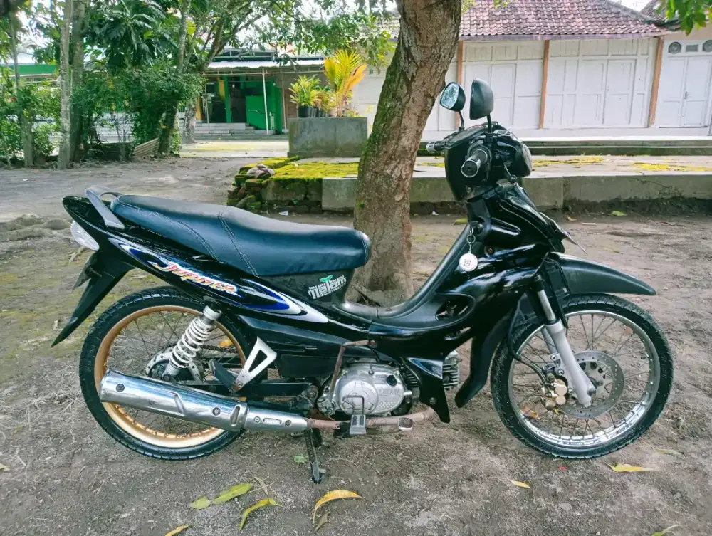 Jupiter Z THN 2001 plat AB kota