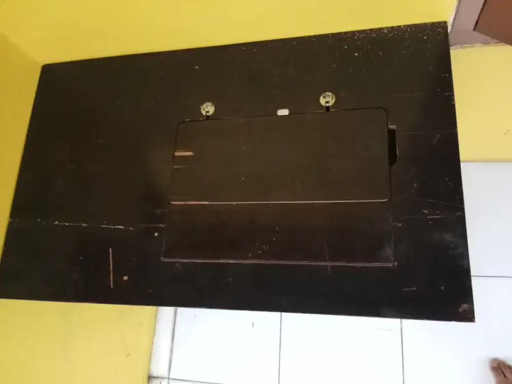 Lemari meja mesin jahit