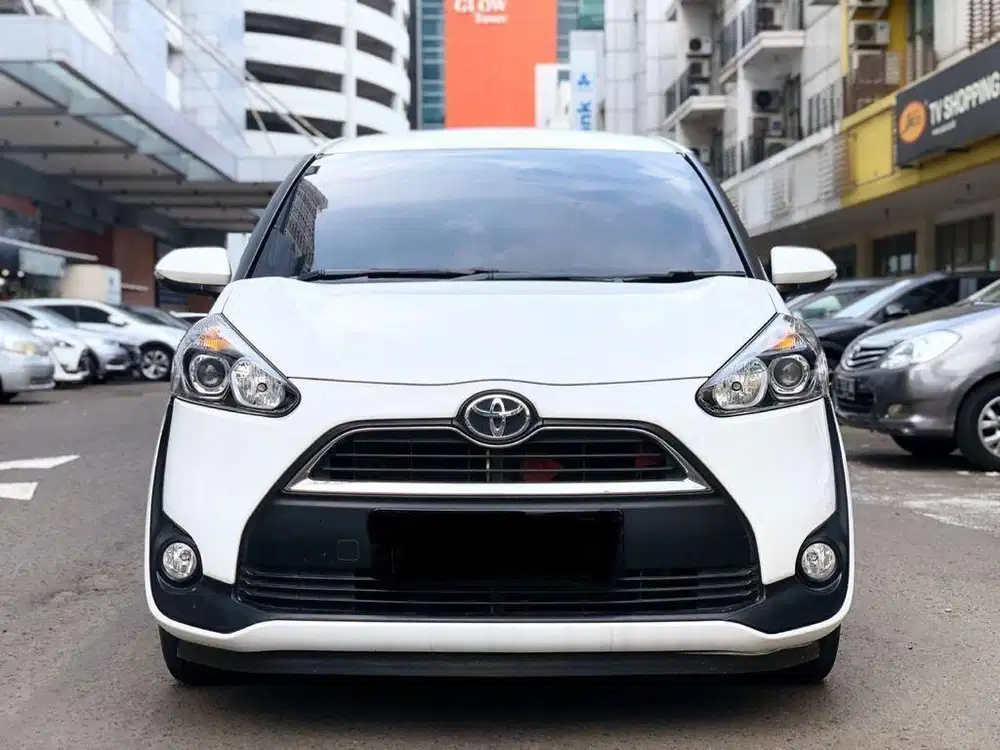 GRAB IT FAST! TOYOTA SIENTA 1.5 V AT 2019 PUTIH