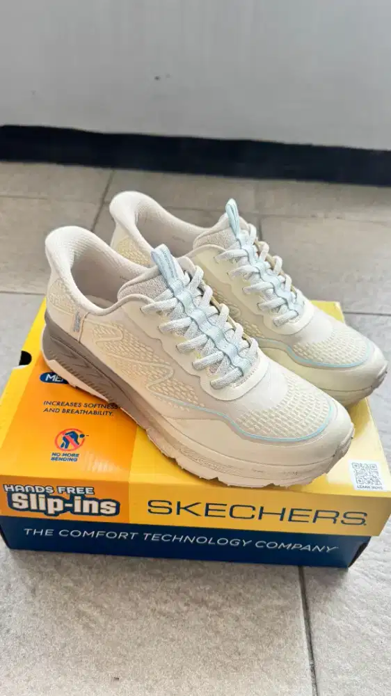 Sepatu Skecher slip ins