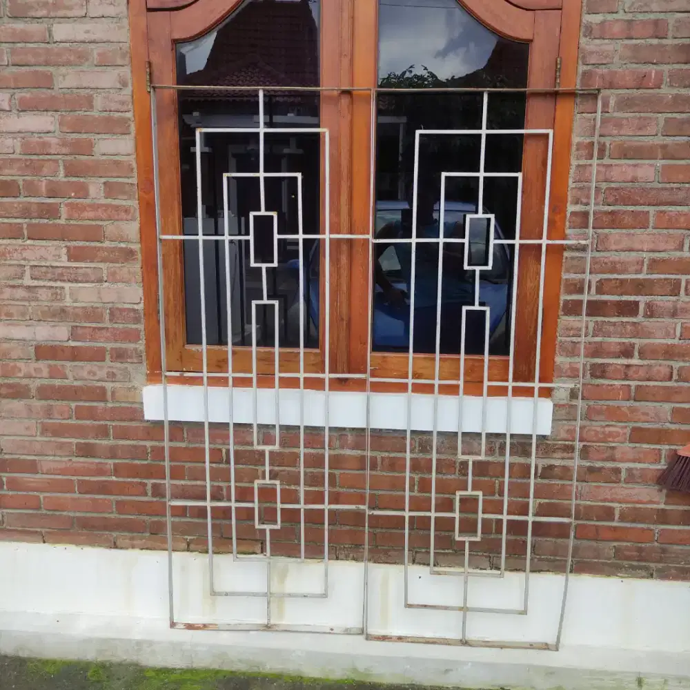 Preloved Teralis Jendela ukuran 158x59 cm