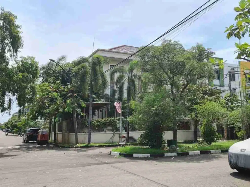Dijual Rumah Huk 3 lantai di Gading  Kirana