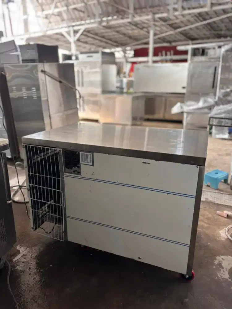 Glass door ucc crown