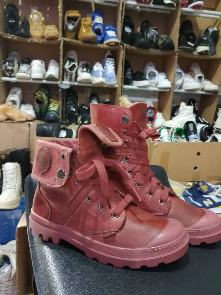 Dijual sepatu boot wanita paladium full kulit size 39