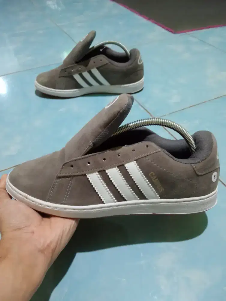 Sepatu Pria dan Wanita