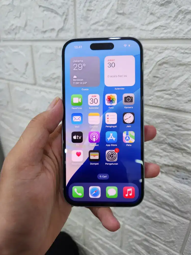 IP 15 128 BLUE iBox LIKE NEW