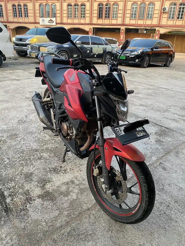 Di jual Honda Cb150r