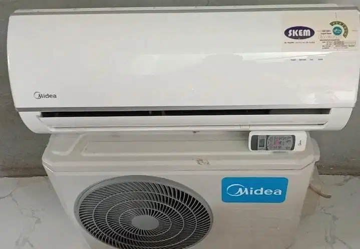 AC SECOND MIDEA 1/2 PK Dijamin dingin