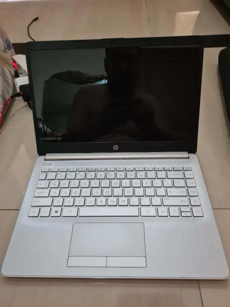 Laptop HP 14s 3040TU kondisi normal semua